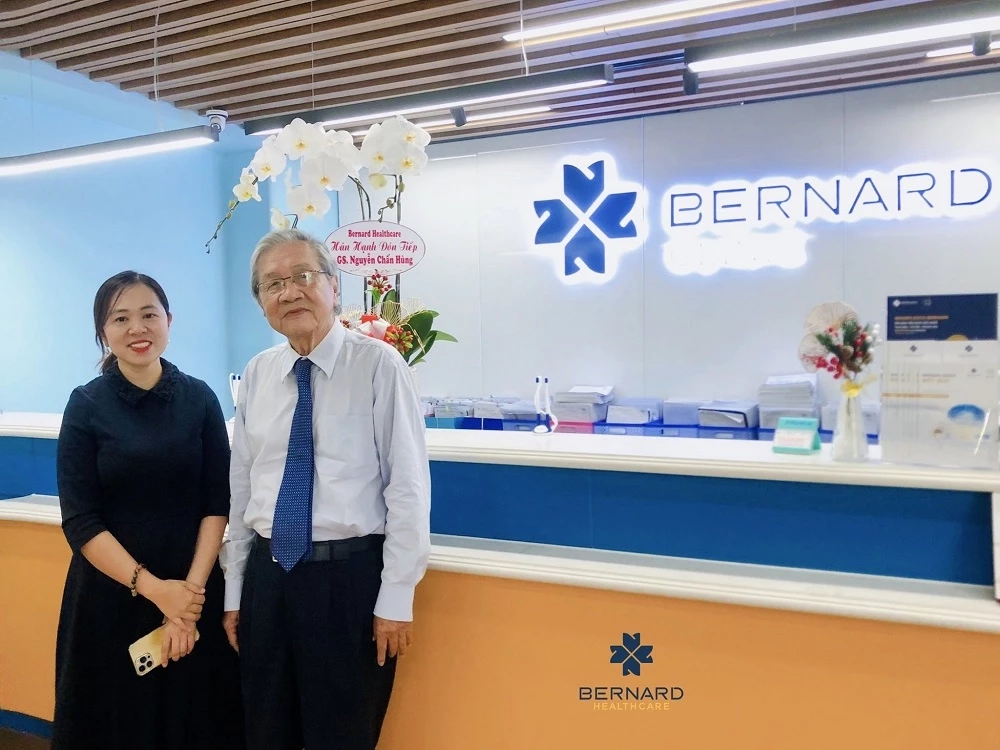 Bernard Healthcare hân hạnh đón tiếp Giáo sư - Bác sĩ Nguyễn Chấn Hùng