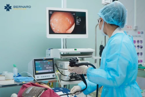 Phát hiện và xử trí cấp cứu kịp thời xuất huyết tiêu hóa trên do loét dạ dày tại Bernard