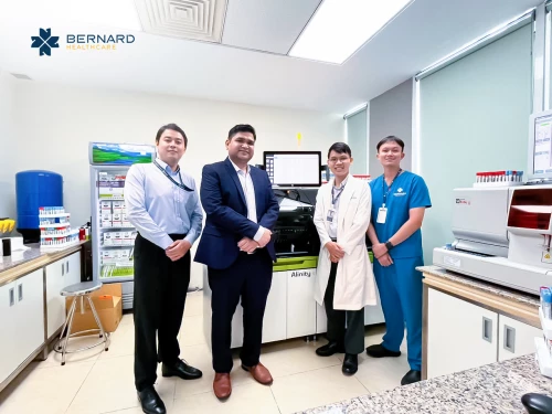 Hợp tác với những người dẫn đầu: Nâng cao tiêu chuẩn chất lượng xét nghiệm cùng Abbott