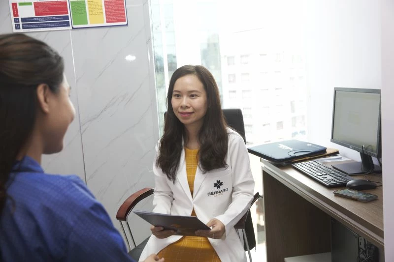 Thạc Sĩ - Bác Sĩ Trần Phương Nga - Trưởng khoa Phụ khoa Bernard Healthcare cho biết tầm soát ung thư vú định kỳ là cách tốt nhất để bảo vệ phụ nữ trước căn bệnh này.