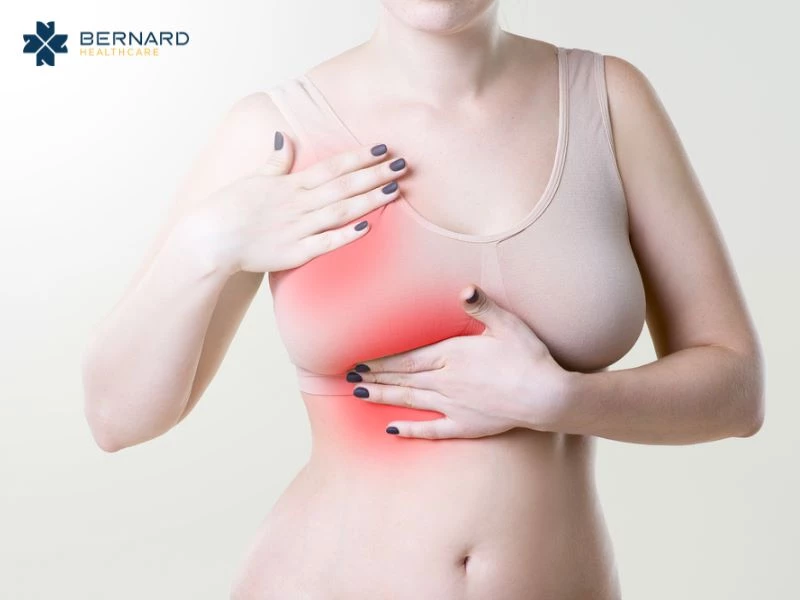 Chị em phụ nữ nên thực hiện tầm soát ung thư trước khi xuất hiện triệu chứng như đau ở ngực