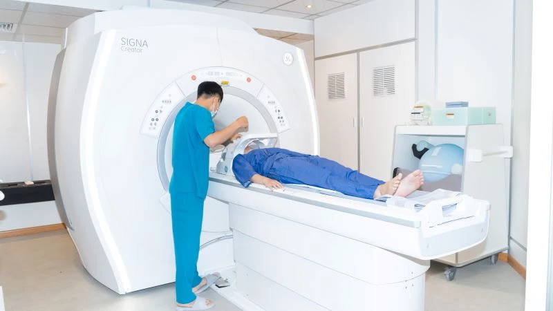 Chụp cộng hưởng từ toàn thân (MRI toàn thân) được ứng dụng trong tầm soát chuyên sâu, phát hiện sớm nguy cơ ung thư (Ảnh: Bernard Healthcare) 