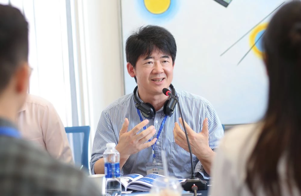 GS. Keisuke Shirai là “mentor” quốc tế trực tiếp tham dự và hướng dẫn các học viên thảo luận tại điểm cầu Hồ Chí Minh, Bernard Healthcare.